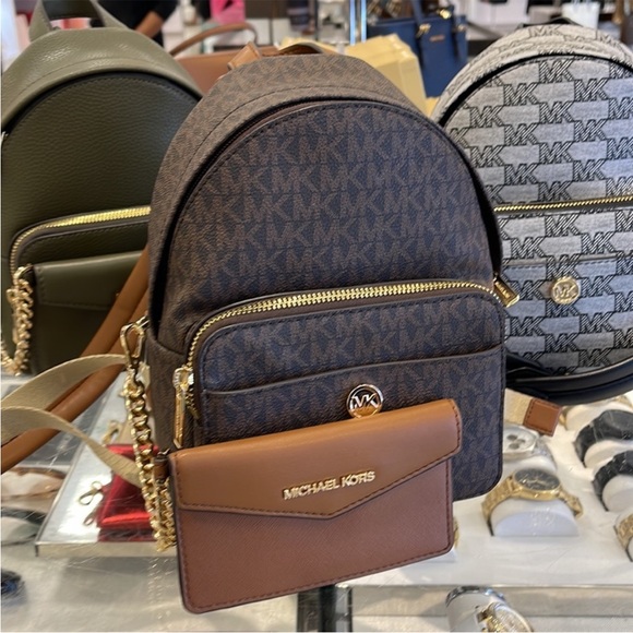 MICHAEL KORS
Maisie Extra-Small Logo 2-in-1 Backpack
Brown
NWT - Picture 8 of 16